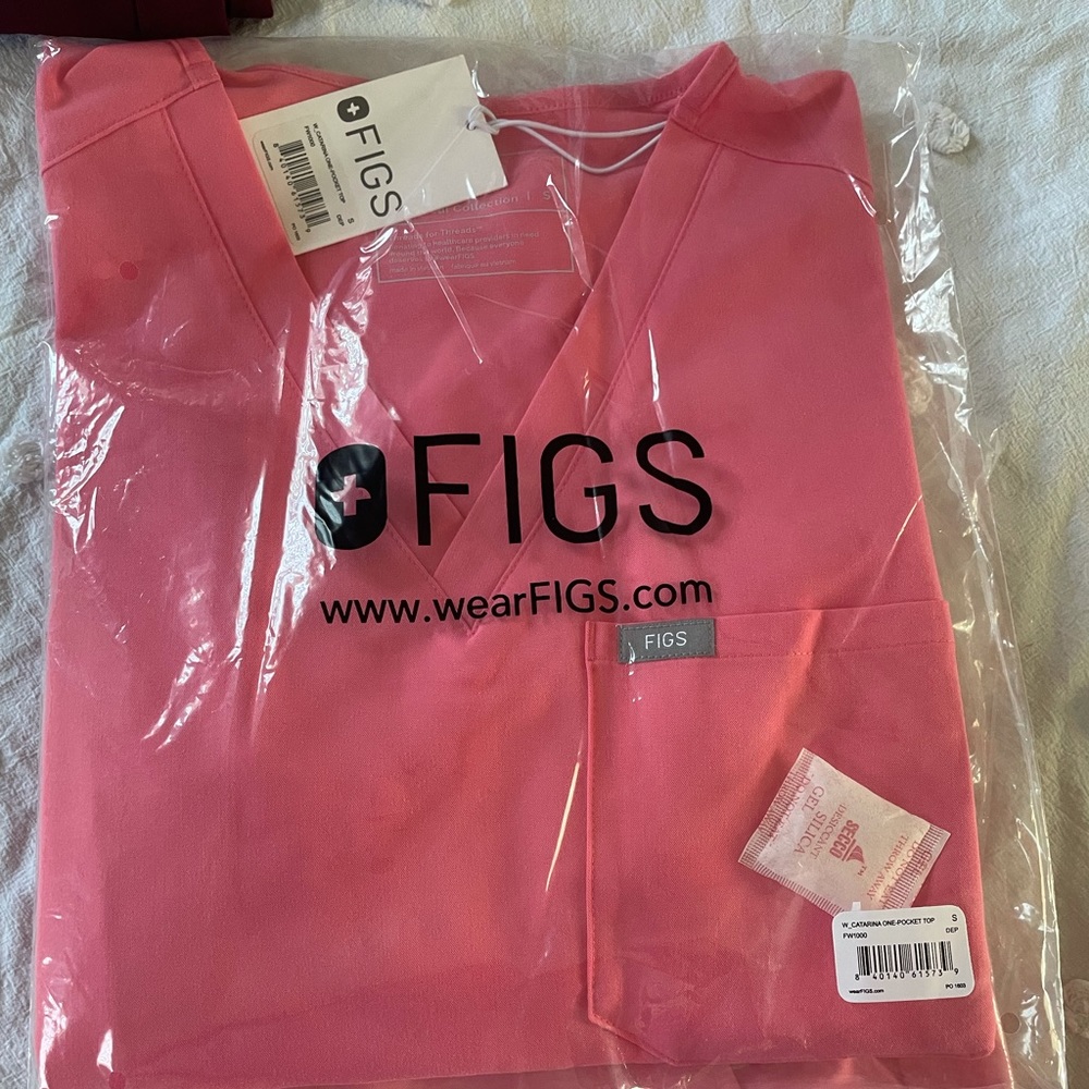 Figs neon pink